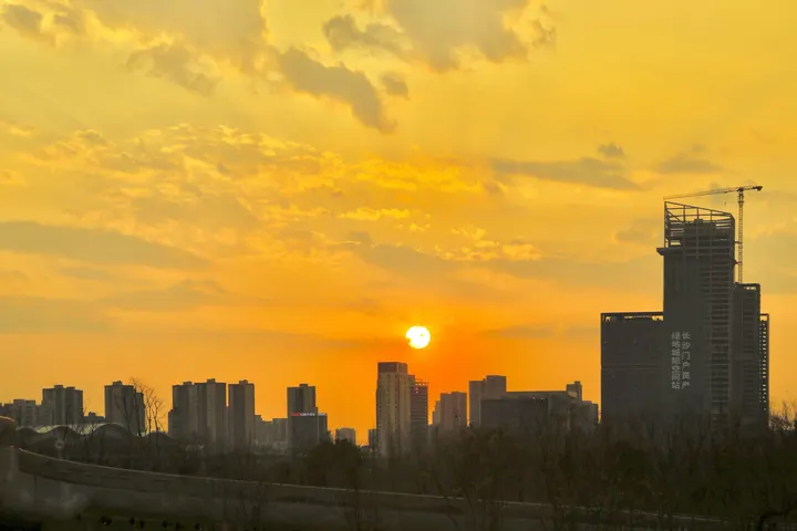 黄昏下的城市
