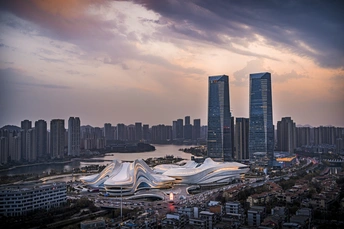 夕阳下的城市照片 现代建筑