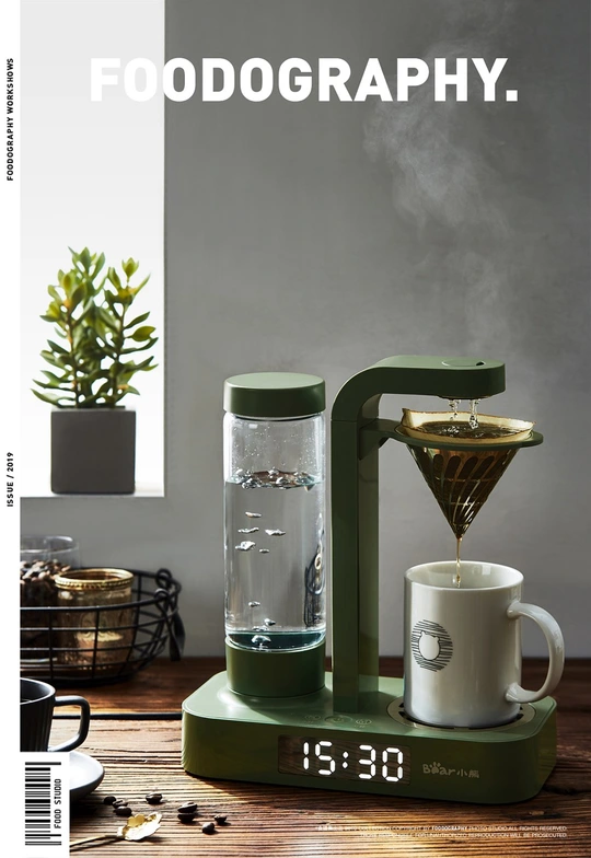 一本带有咖啡壶和杯子的杂志