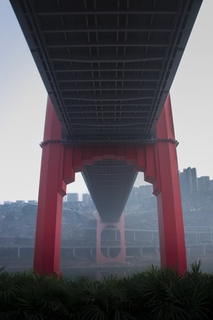 雾中的红桥