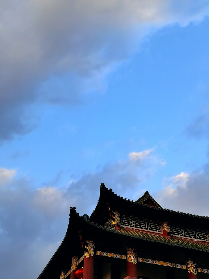 蓝天下的迎恩门