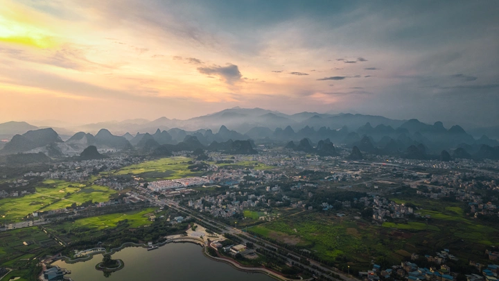暮时山间小城