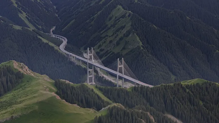 隔山对望