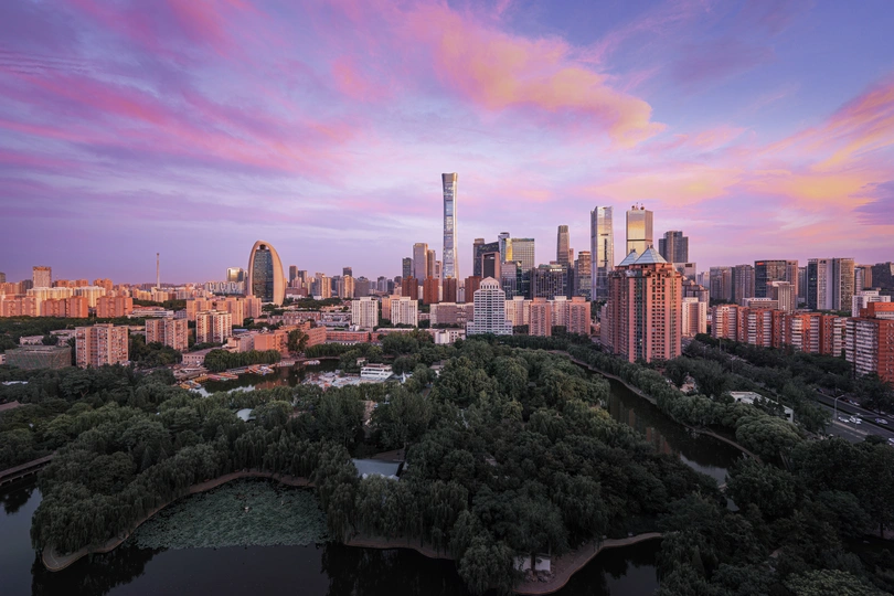 夕阳下的城市天际线