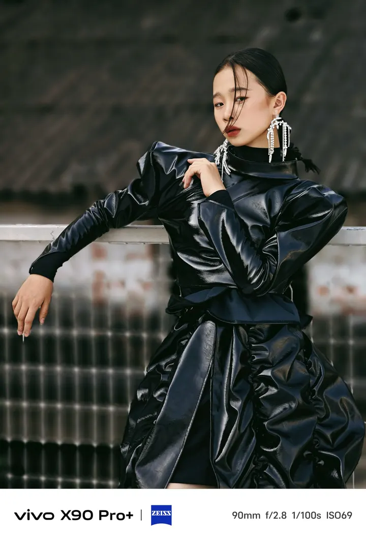废墟中的美少女战士