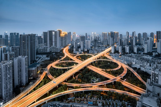 夜晚的城市 aerial view with roads and traffic