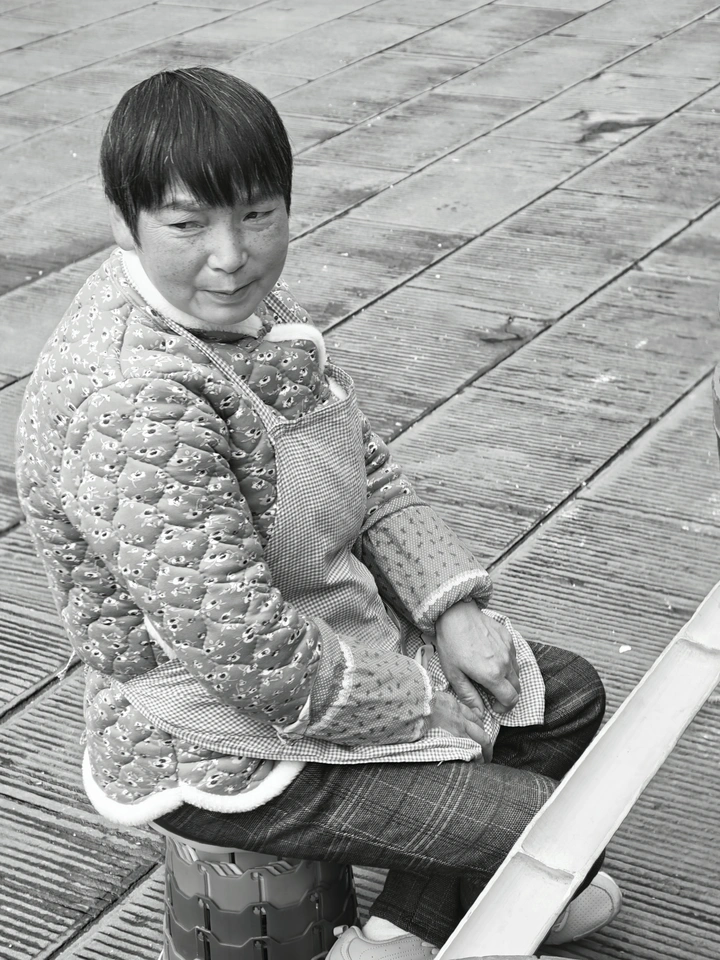 街子古镇黑白群像