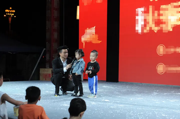 李文全随拍：话筒，应该是鼻子的