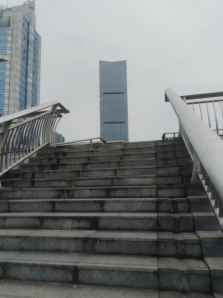 李文全随拍：是楼过天桥，还是跫音需要一张弓