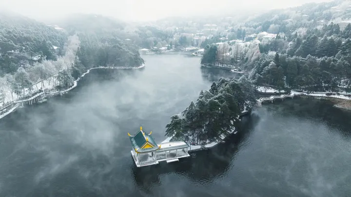 雪中庐山