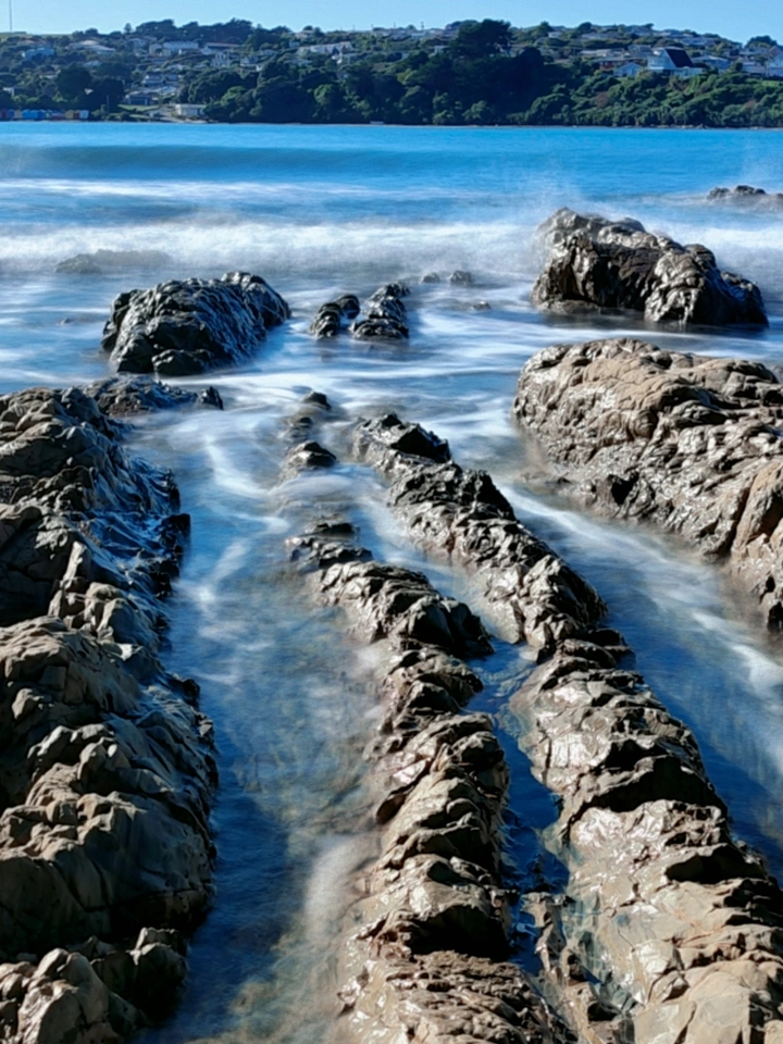 拍击海岸
