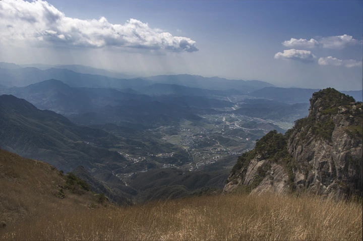 圣光照耀万里江山