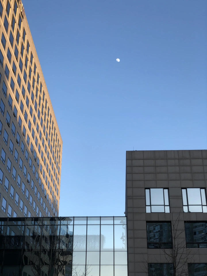 月