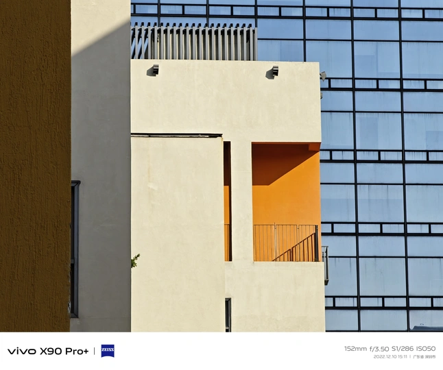 位于西班牙巴塞罗那的现代建筑大楼