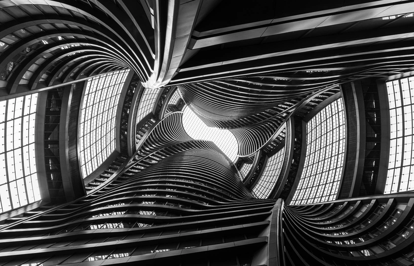 螺旋楼梯的建筑内部