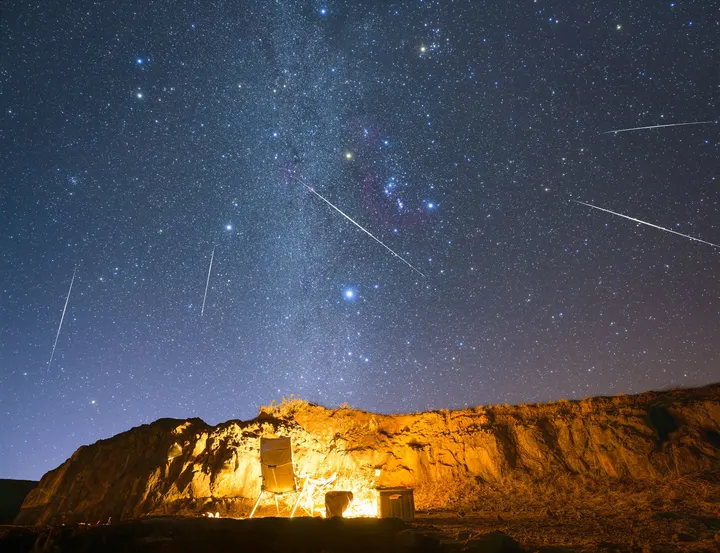 星空下的篝火
