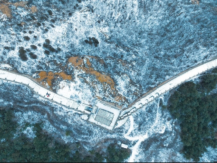 躺在长城上的我