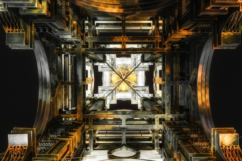 夜晚发光的钟楼