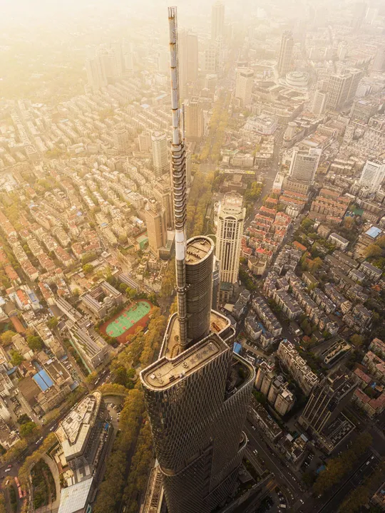 从塔顶拍摄的世界上最 tallest 建筑的照片