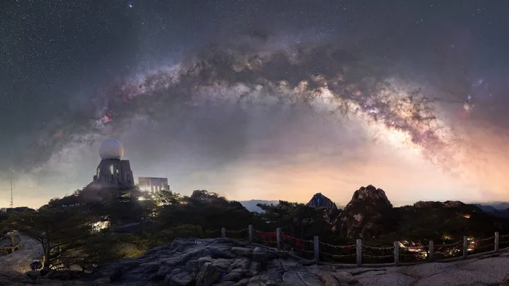 在黄山光明顶应该看看夜晚的星空