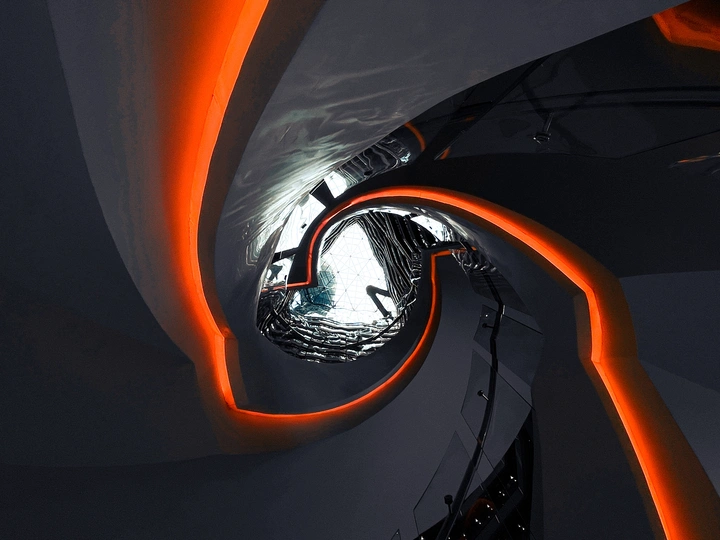 一个带有镜子的隧道