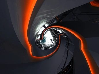 一个带有镜子的隧道