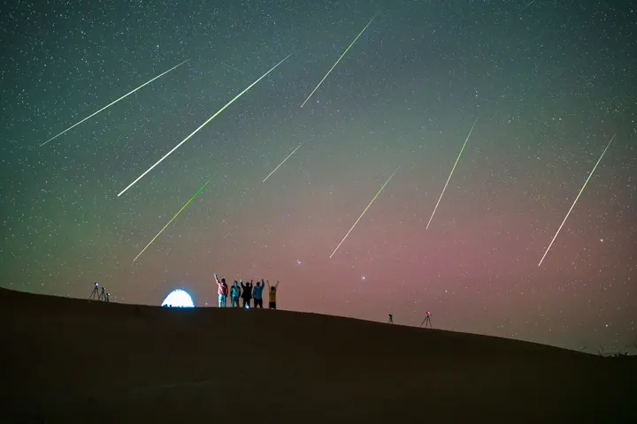 请你看一场极光流星雨