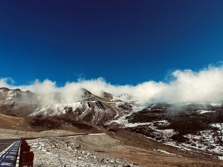 今年的雪山图