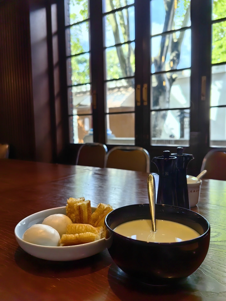 在寺院里的早餐