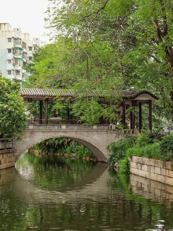 城市中的一座小桥