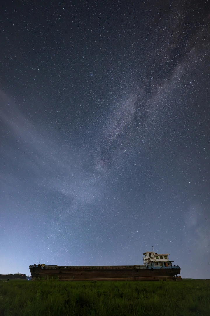 「草海独舟星沉处」