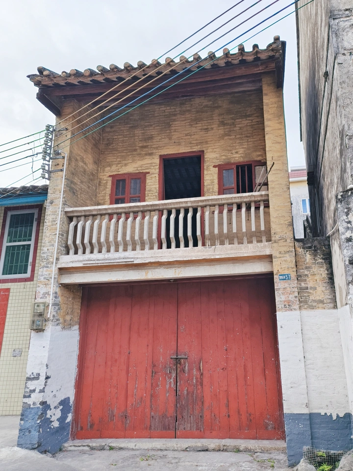 圣狮村的自建楼房