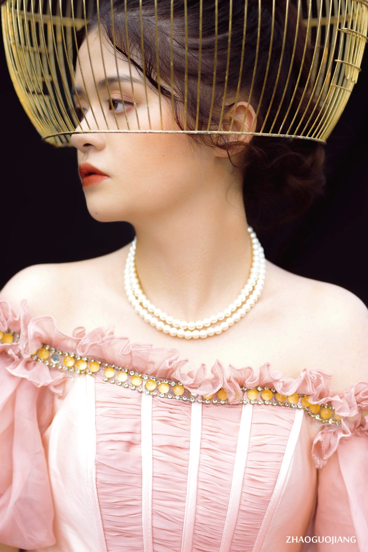 Cage princess