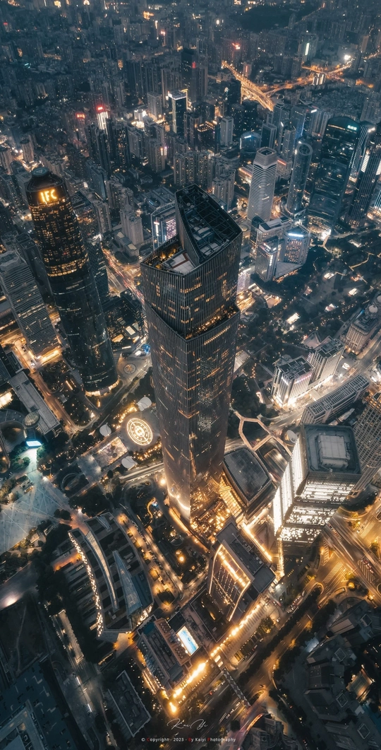 夜晚的城市从高楼俯瞰