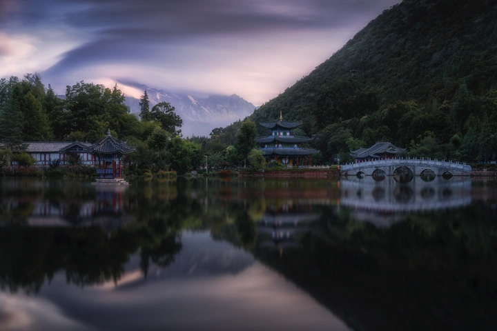 云雾中的玉龙雪山