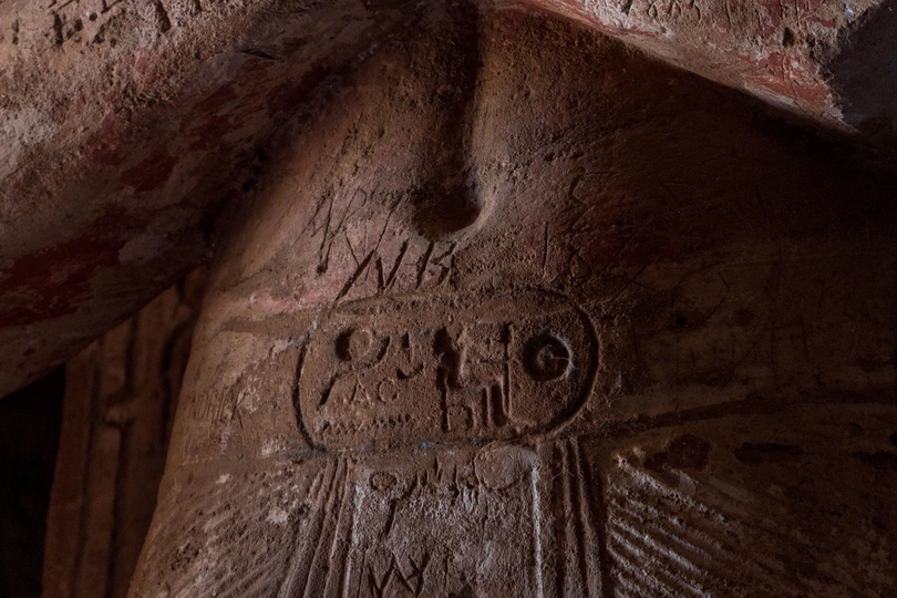 一位神像的近景