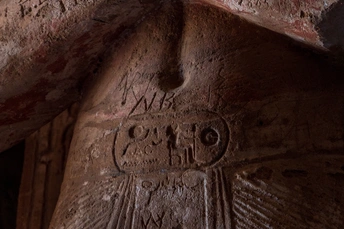 一位神像的近景