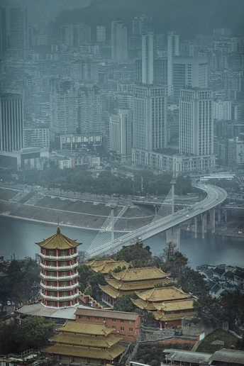 大型城市 高楼大厦和一座桥