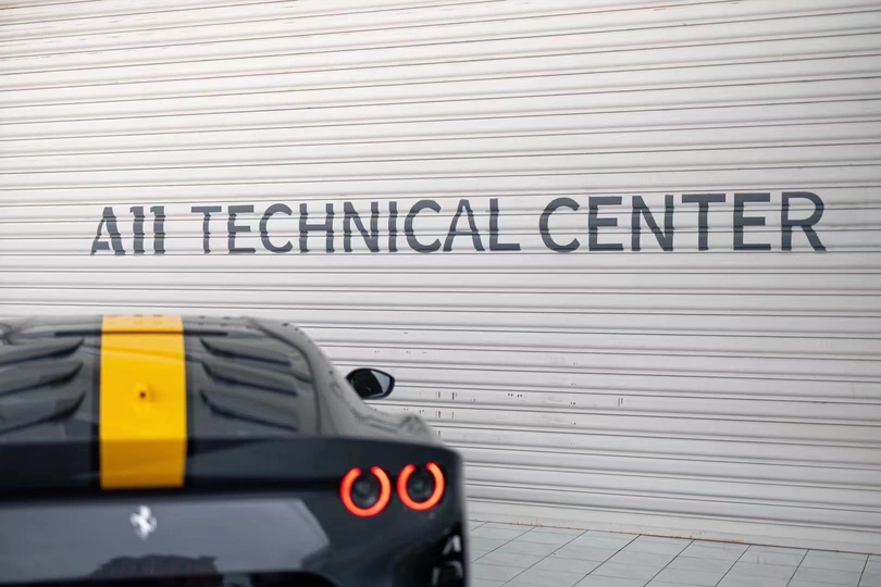 车停在车库门前面