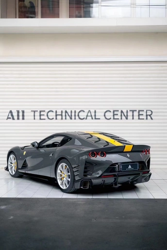 车停在车库门前面