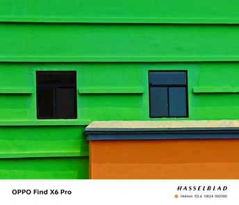 多彩绿色建筑 有许多窗户