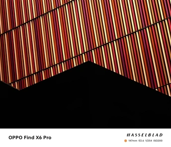 一张带有彩色线条的黑背景海报