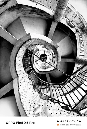 螺旋楼梯在建筑物内部