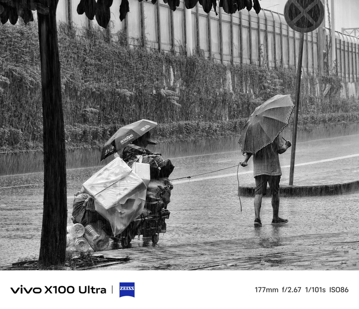 雨中同行者