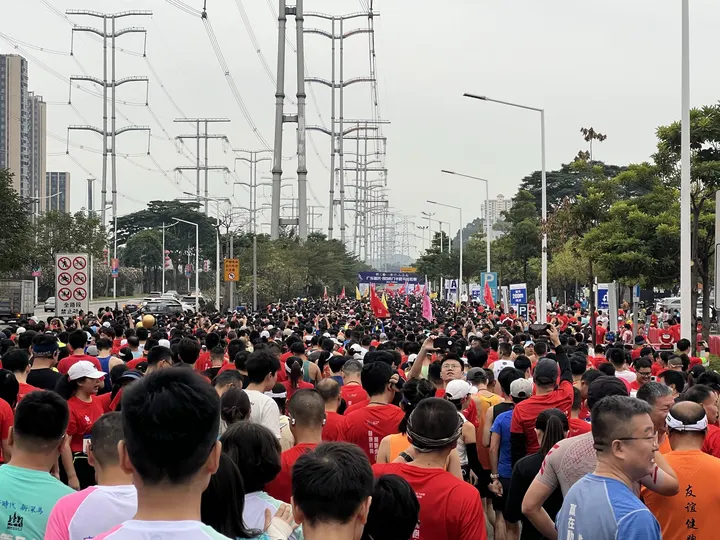跟着第一视角一起跑一场半程马拉