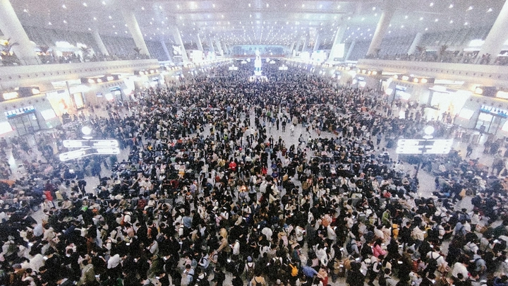 五一假期的杭州火车东站