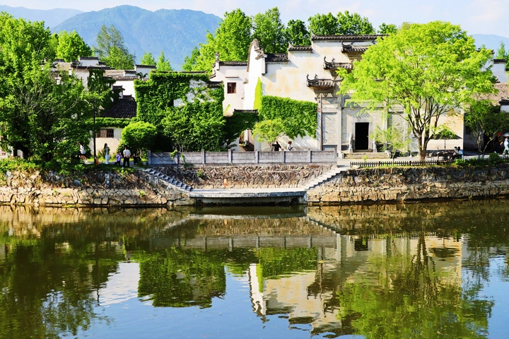 安徽秀里影视村河畔倒影