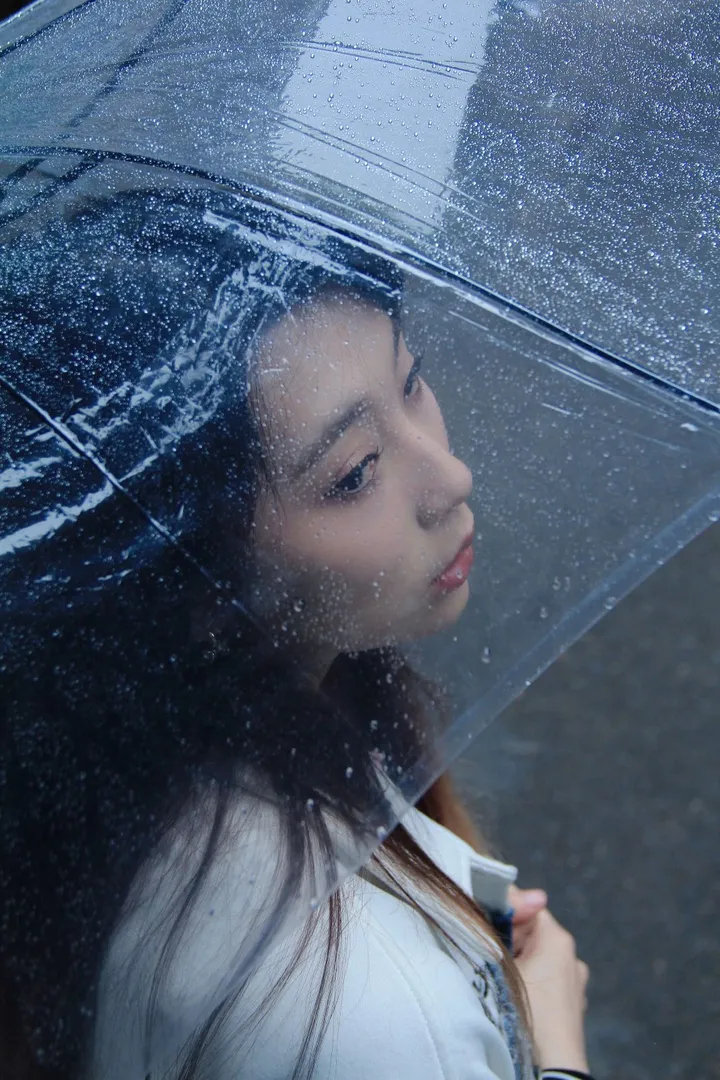 阴雨的巷口