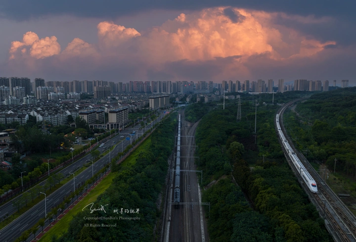 三路同框