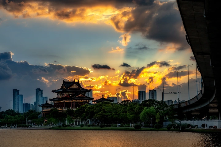 日落下的豫章台
